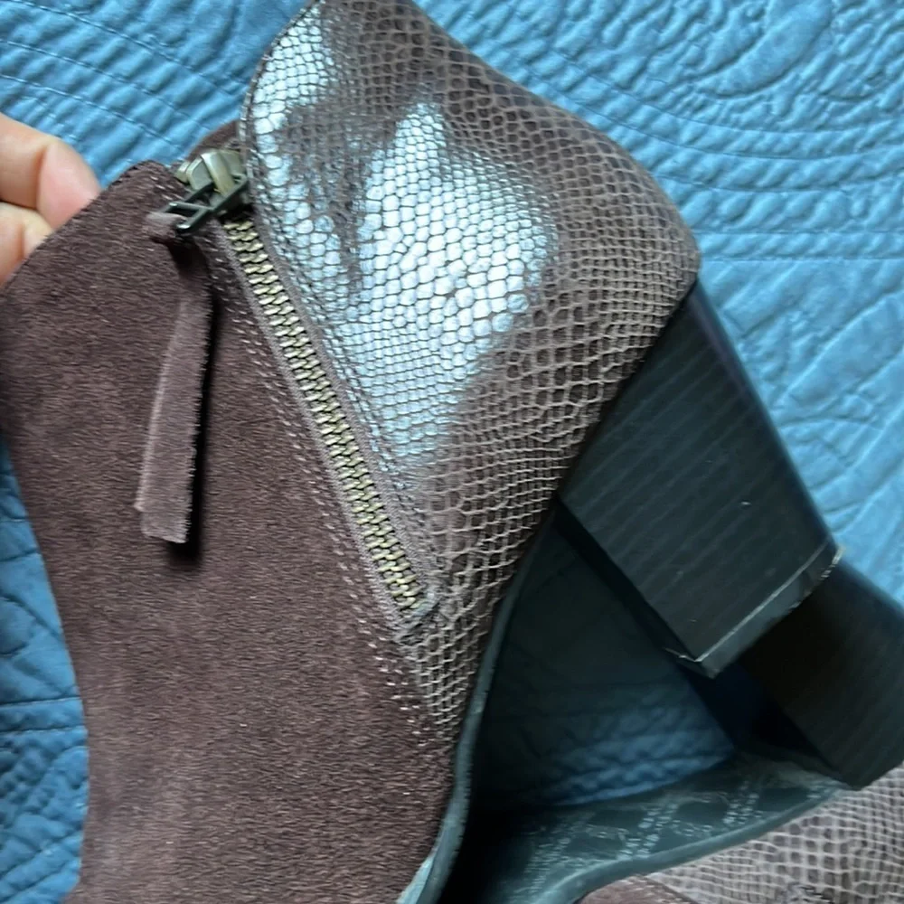 VIONIC‎ Anne Suede Ankle Boots. Size 9.5